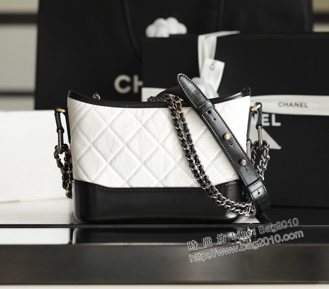 Chanel專櫃新款黑白菱格紋Gabrielle鏈條肩背女包 香奈兒小號原廠皮流浪包 djc5280